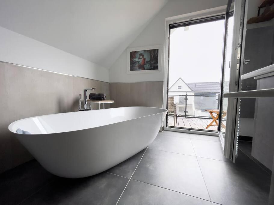 Villa Dreamy Vibes Mit Privatem Pool & Rheinblick ニーダーカッセル エクステリア 写真