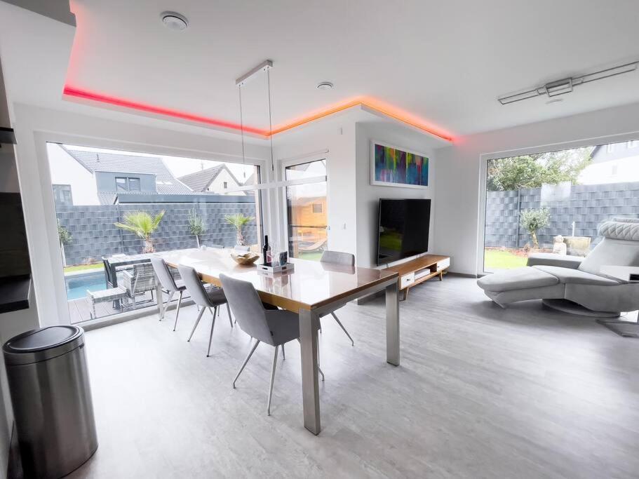 Villa Dreamy Vibes Mit Privatem Pool & Rheinblick ニーダーカッセル エクステリア 写真